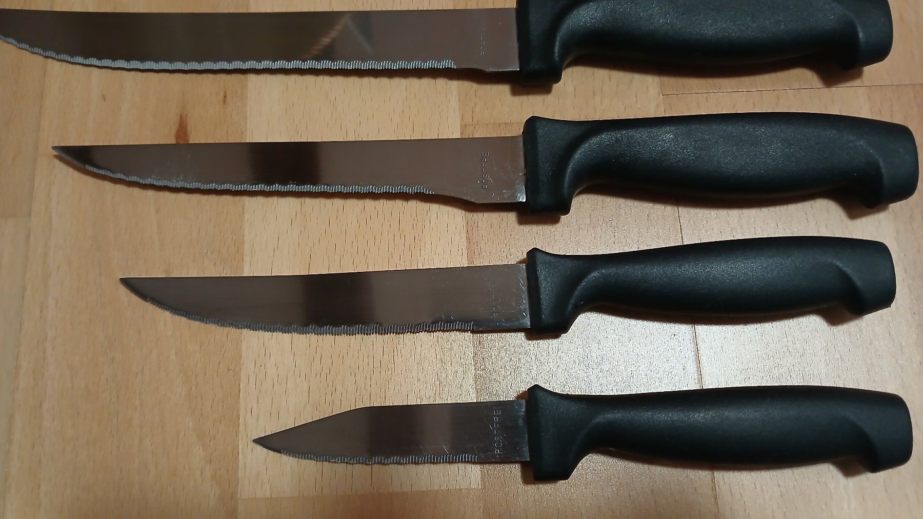 Messer: Messerblock mit 5st.verschiedenen Messern – Gebraucht aus hinwil von tho_j6kz 2