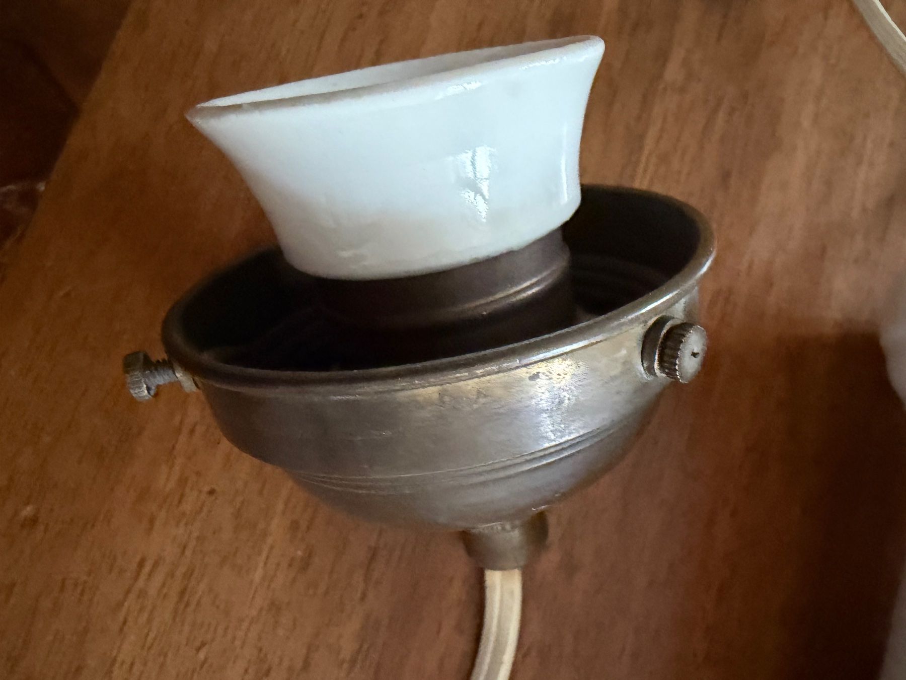 Lampade: Antike Lampe mit Gegengewicht – Usato da St.Gallen venduto da Boergie 2