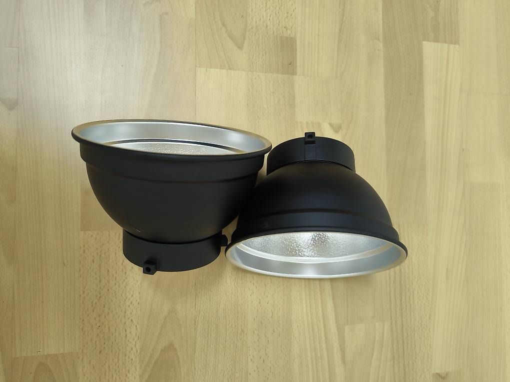 Bowens Flash: 2x Silberreflektor mit Bowens Mount – Usato da Glattfelden venduto da Firefox57 1
