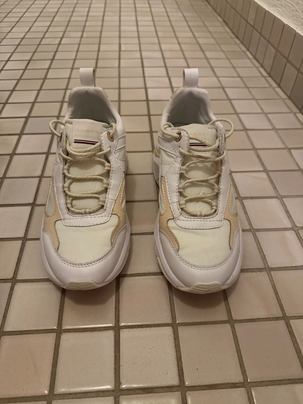 Tommy Hilfiger Damenschuhe: Baskets Tommy Hilfiger taille 36 – Gebraucht aus Vevey von liv_998v
