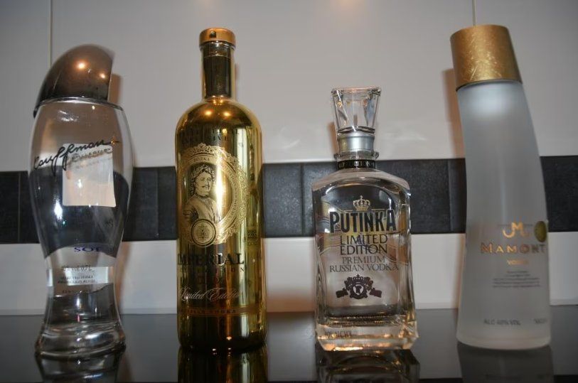 Collection de Vodka 6 Bouteilles (Neu und originalverpackt) in Etoy für ...