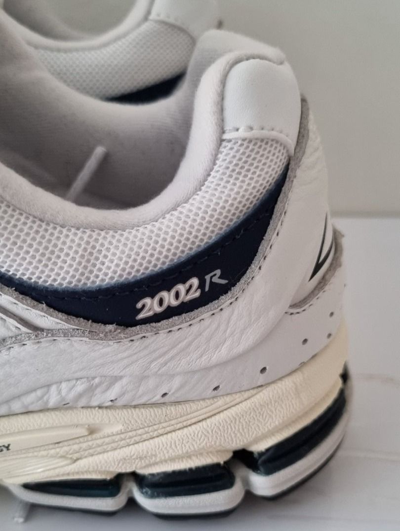 New Balance Scarpe da uomo: New Balance 2002R – Usato da Mendrisio venduto da ann_d9pf 1