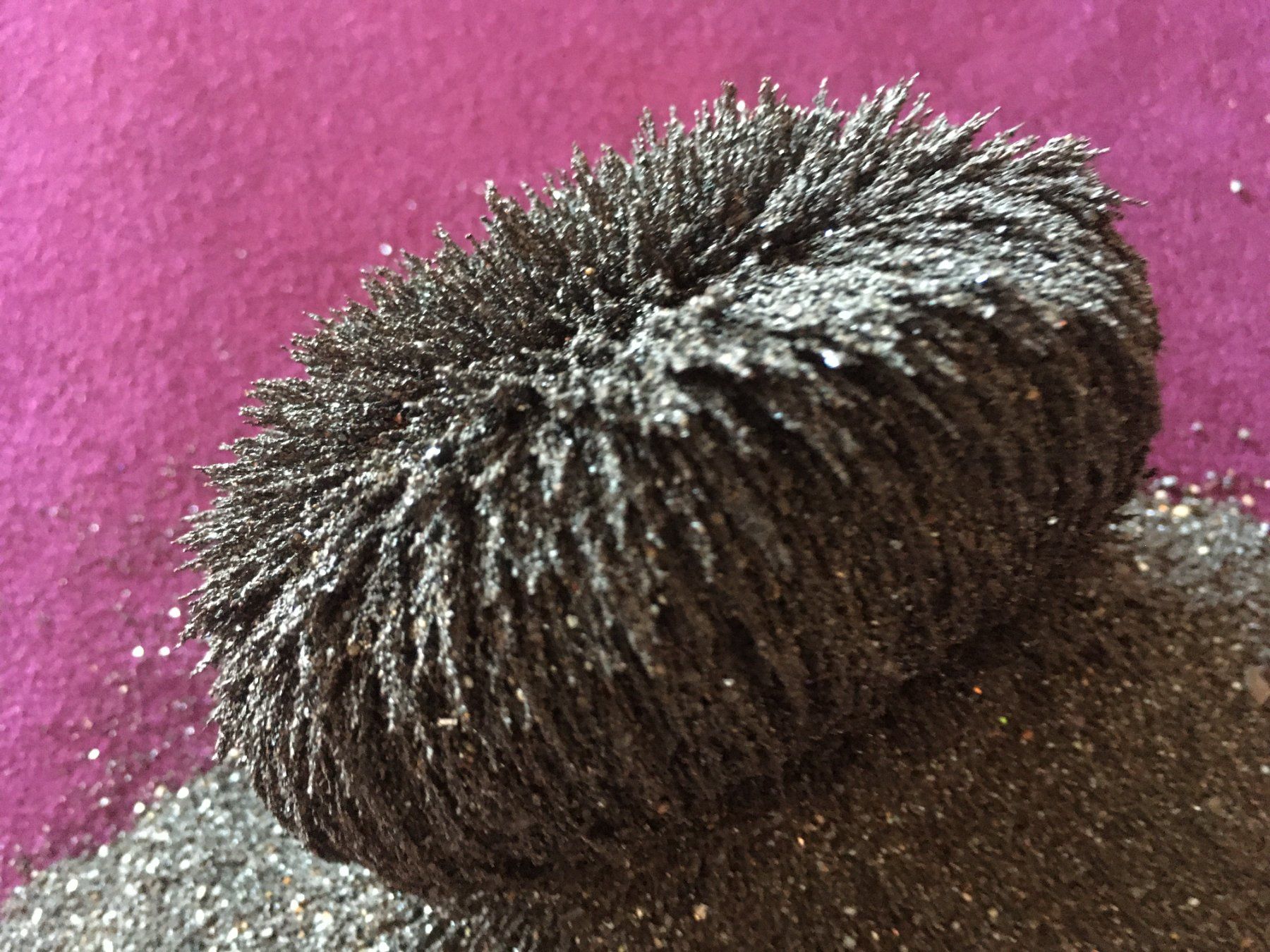 Minerali & Pietre curative: MINERALIEN  EISENERZ  MAGNETISCHER SANDIGEL – Nuovo e nell'imballaggio originale da Aesch ZH venduto da LiquidAktion
