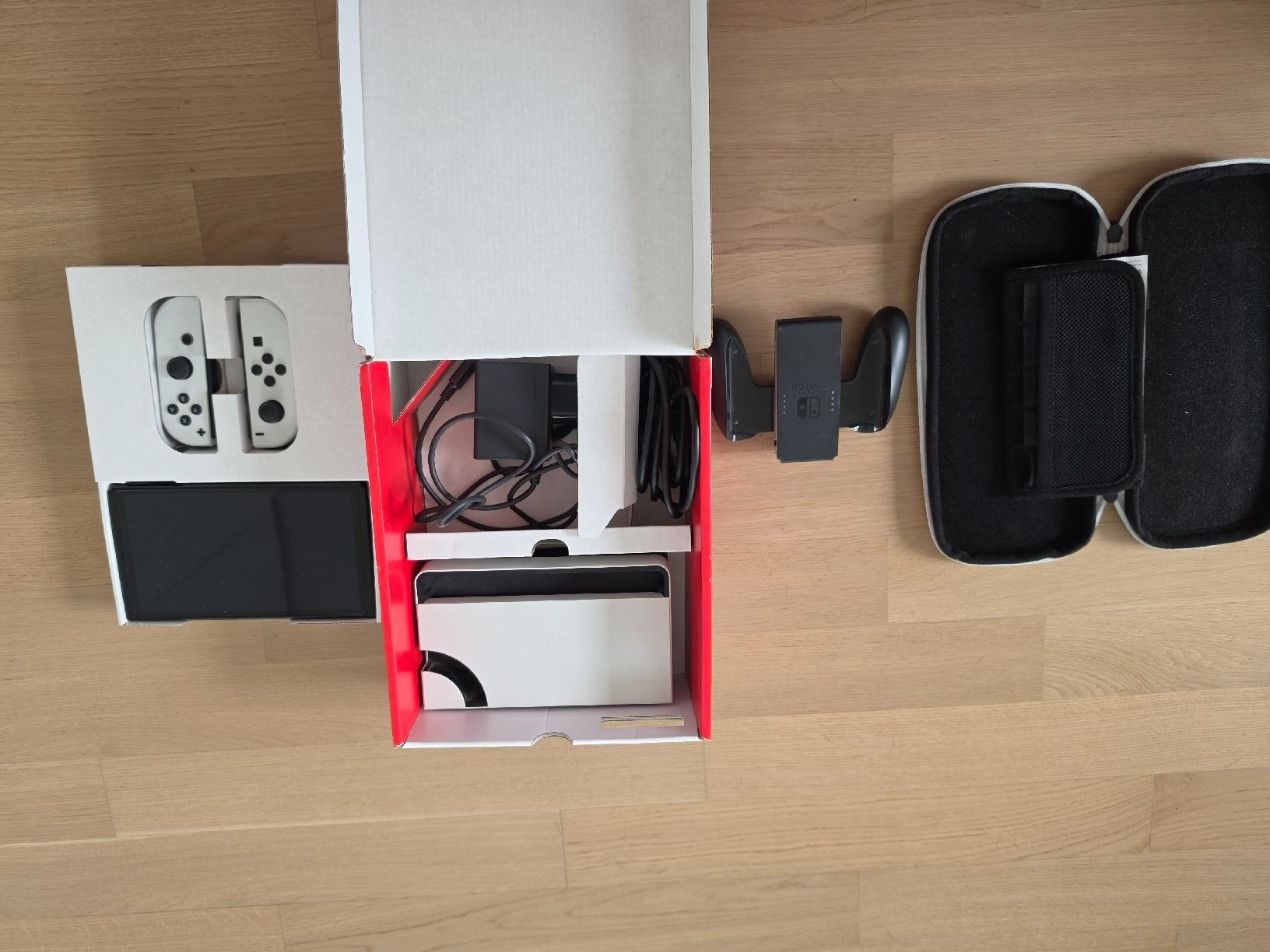 Nintendo Console: Nintendo Switch OLED + 4 jeux (dont Zelda & Hogwart) – Nuovo (secondo la descrizione) da sion venduto da Romain_Rpk89 3