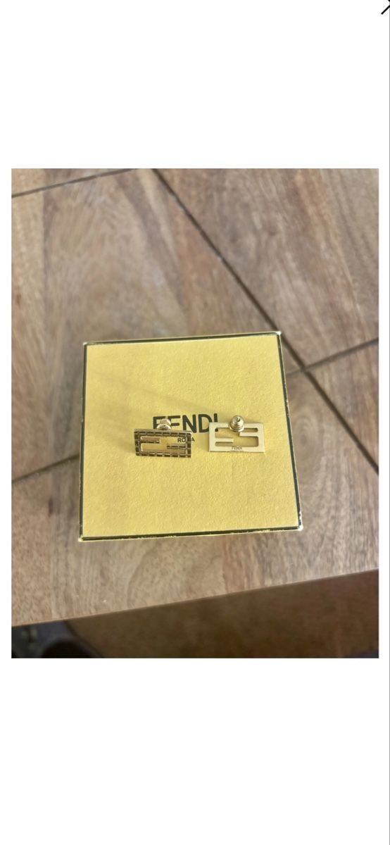 Fendi Orecchini pendenti & Orecchini a lobo: FENDI OHRRINGE – Nuovo (secondo la descrizione) da zürich venduto da Viktorija.viki 2