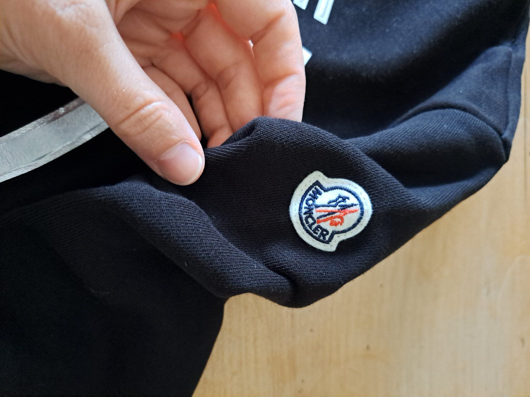 Moncler Maglioni & Felpe: Moncler Pullover schwarz Grösse M neuwertig – Usato da Greifensee venduto da Tobuyandsell 2