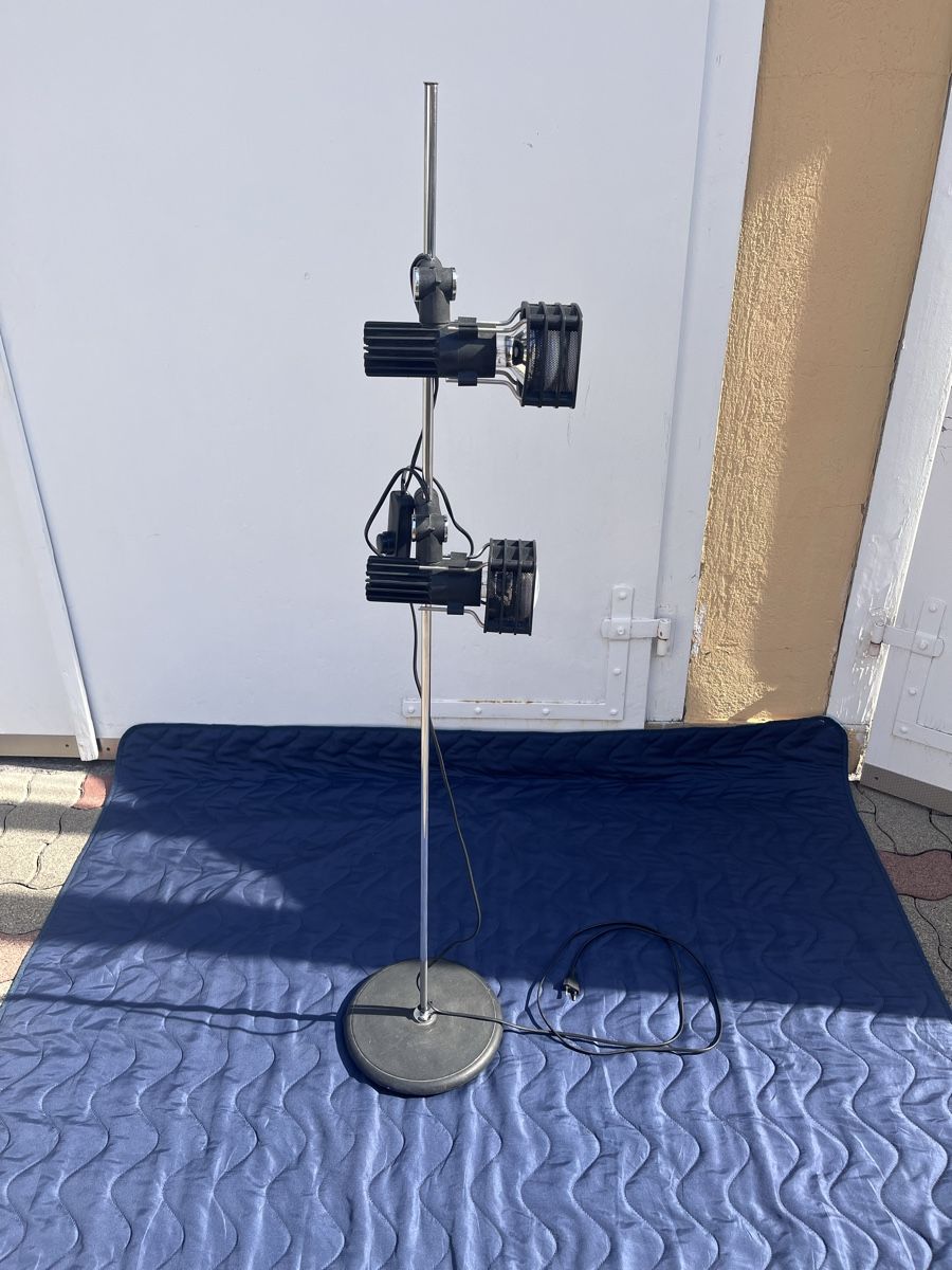 Lampade: Vintage Studio-Stehlampe / Industrial Scheinwerfer-Leuchte – Usato da Hefenhofen venduto da n0rt0n 1
