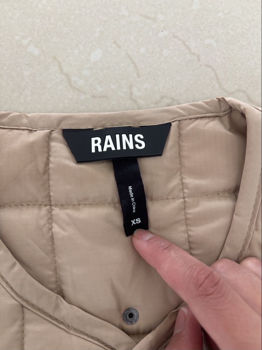 Gilet & Giacche senza maniche: Weste Rains gesteppt beige Grösse XS – Usato da Zürich venduto da nnsn 3