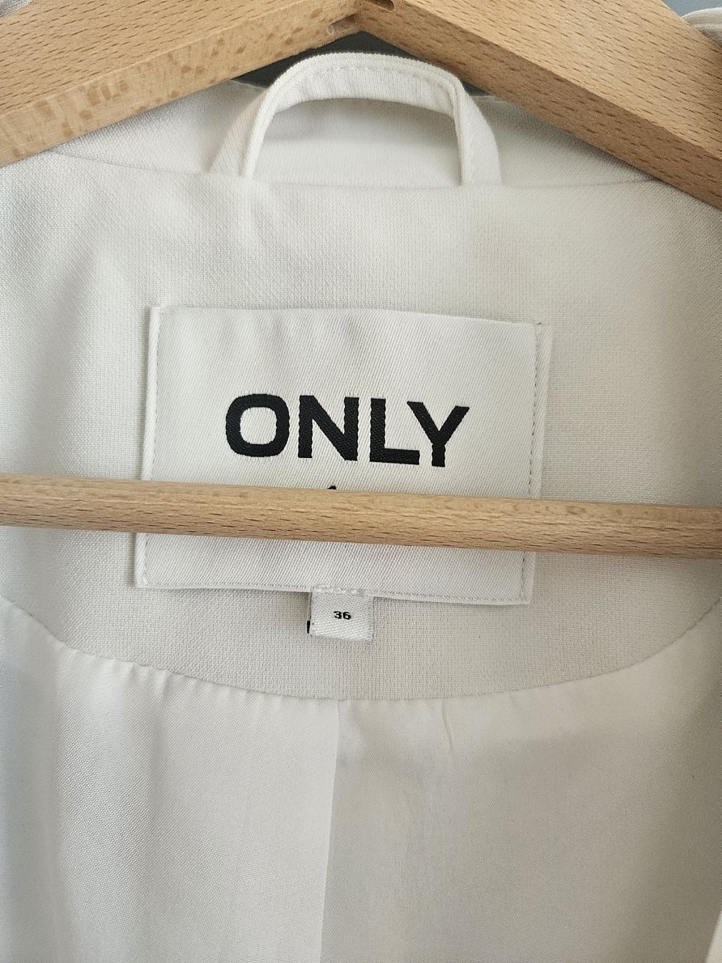 Only Vestes: Blazer ONLY blanc taille 36, neuf – Neuf (Voir description) à Morges par Mlle_Croft_91 2