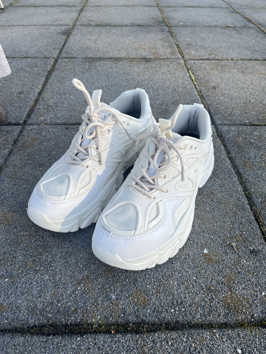 Scarpe da donna: Weisse Schuhe – Nuovo (secondo la descrizione) da Sempach venduto da nad_9fcy