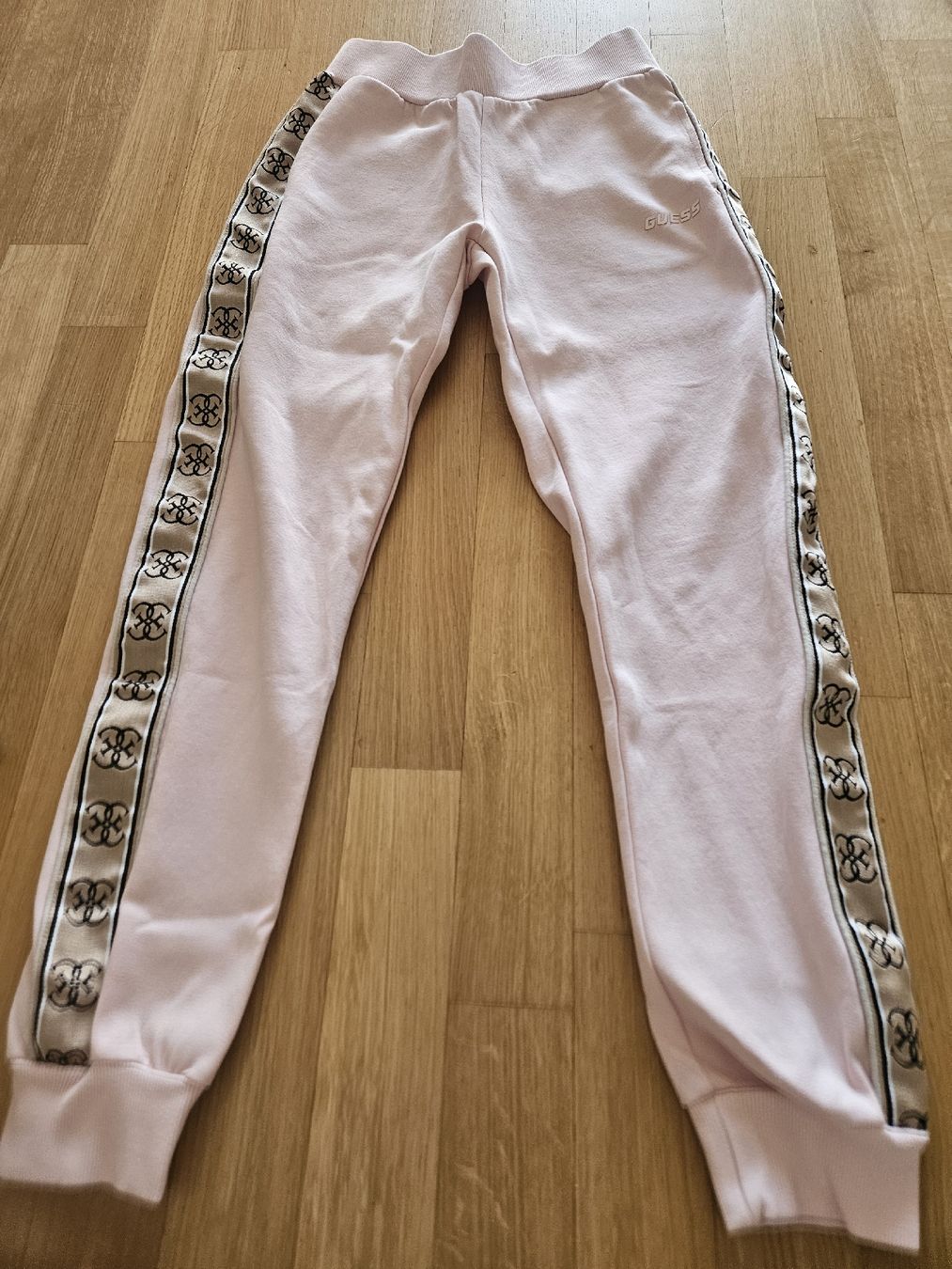 Guess Hosen: jogginghose – Gebraucht aus Luzern von Dan_8m79