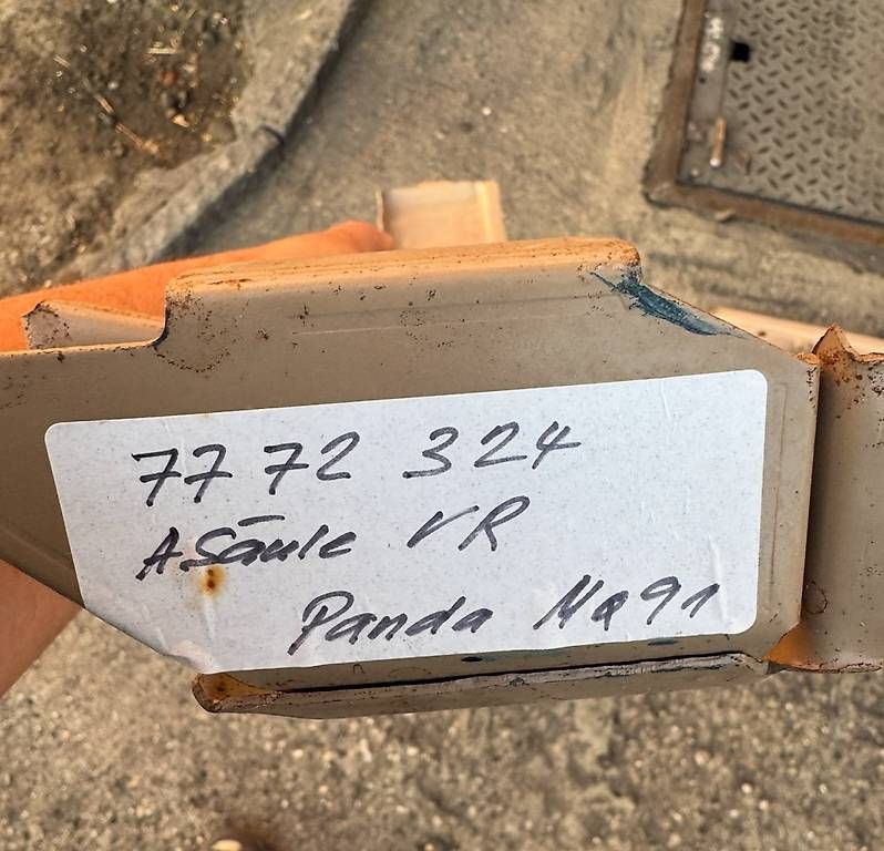 Tutti pezzi di ricambio auto: Fiat Panda 141 A Säule vorne rechts  – Usato da Zürich venduto da Gregorycar 1