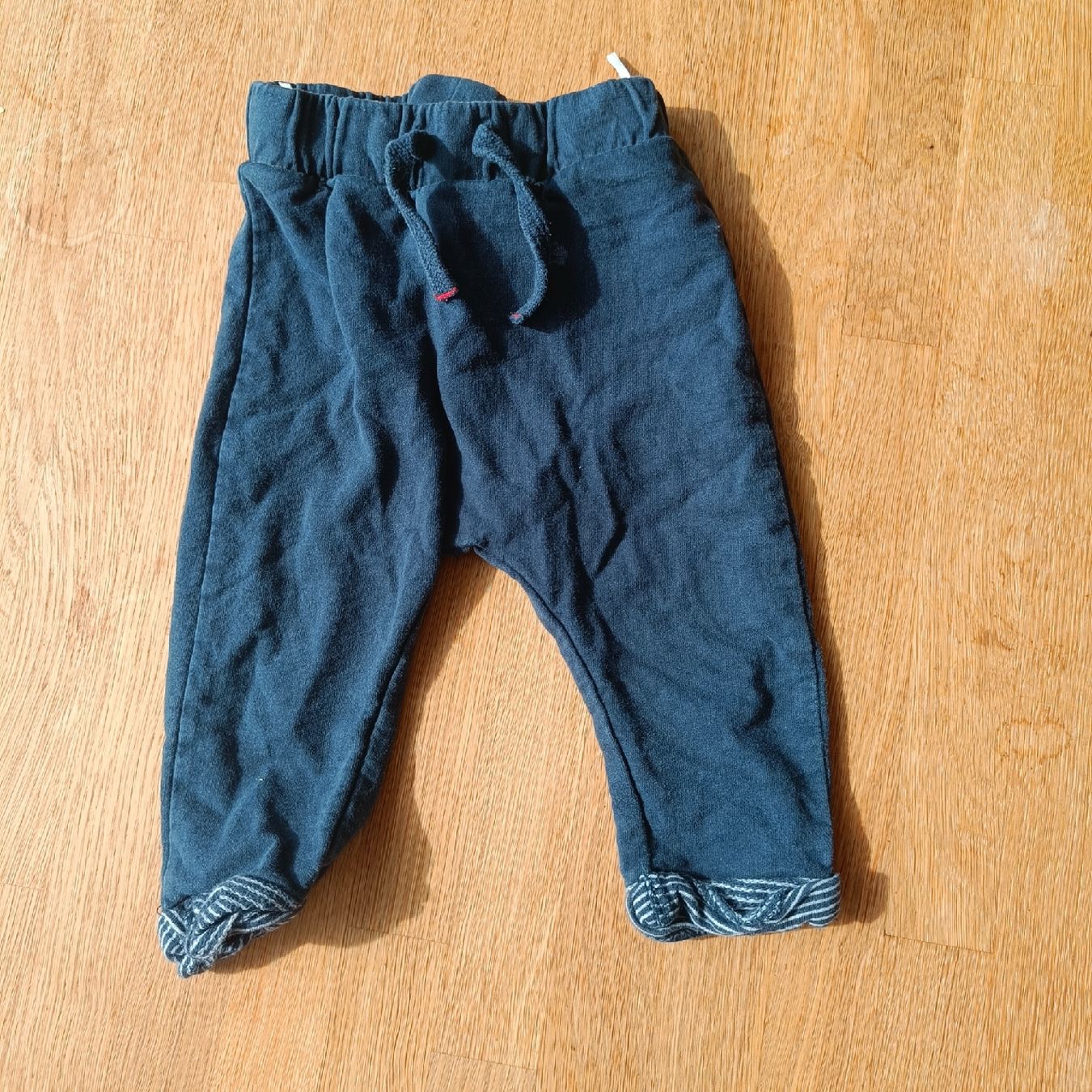 Pantalons: Trainerhose Grösse 74 – D'occasion à Jaberg par urig17.