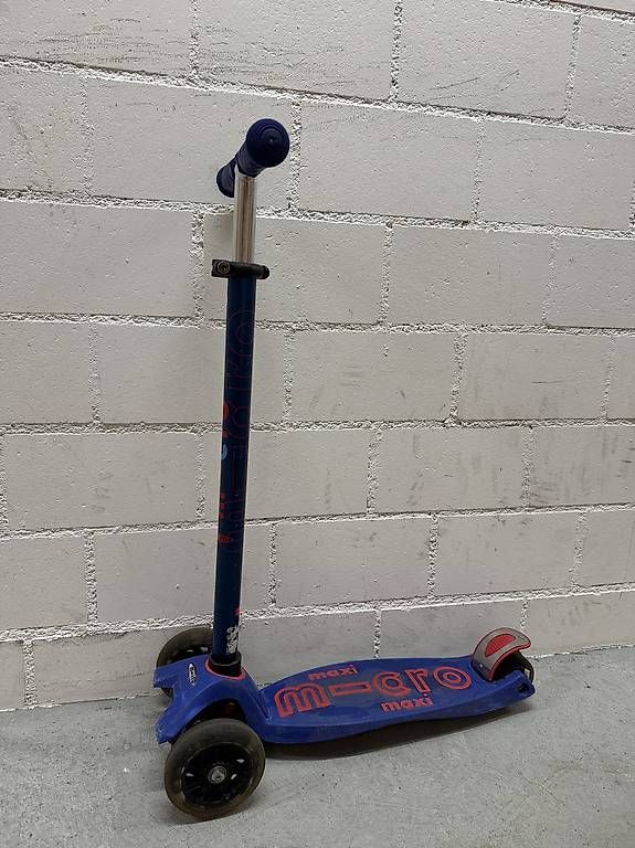 Kickboard: Original Micro Maxi Kinderroller blau – Usato da Binningen venduto da movalo 1