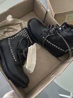 Ash nuove anfibio con borchie nero