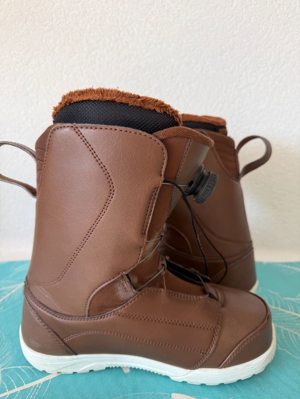 Scarpe da uomo: Gebrauchte Snowboardstiefel, Größe EU:  40 – Usato da Monnaz venduto da okr_6cr6 2