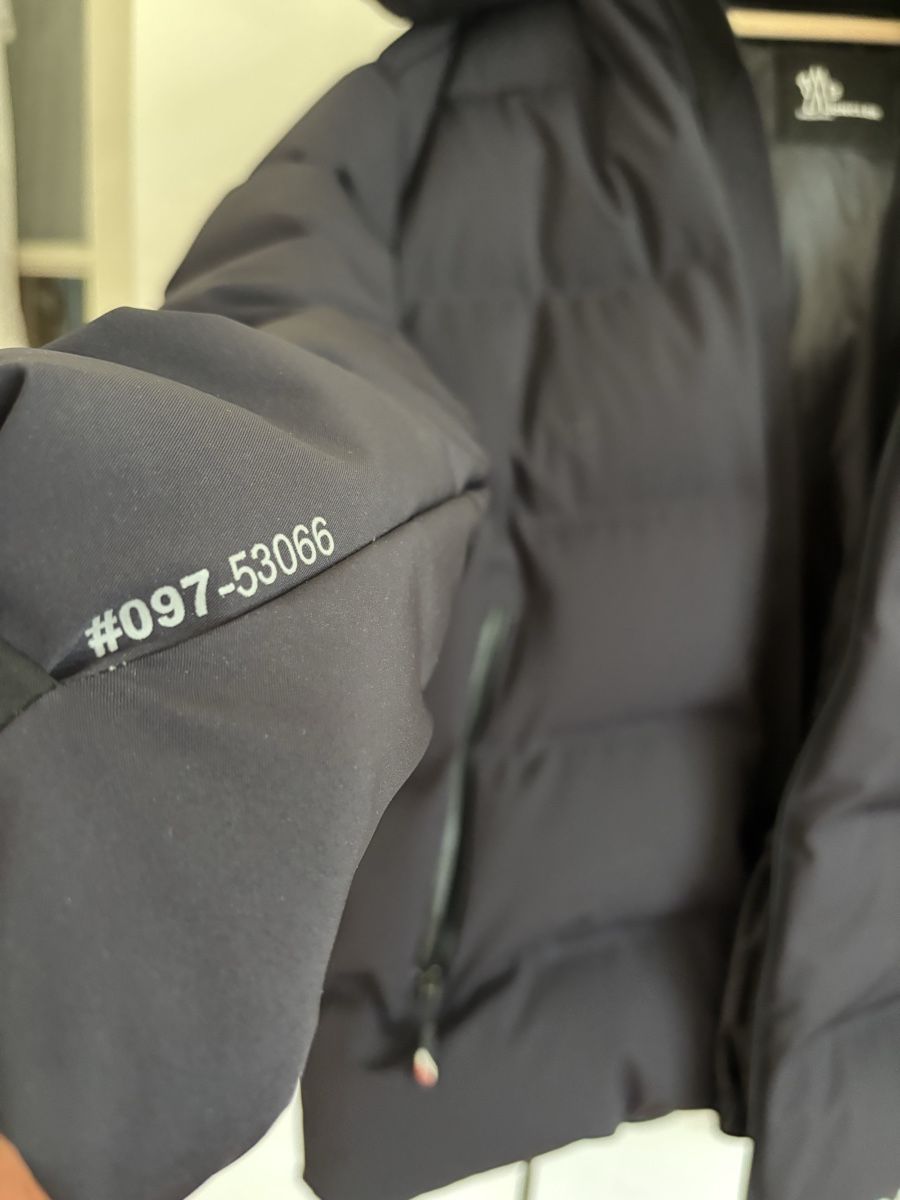 Moncler Giacche: Moncler Ski Jacket – Nuovo (secondo la descrizione) da Genève venduto da Nathanwatchch 9