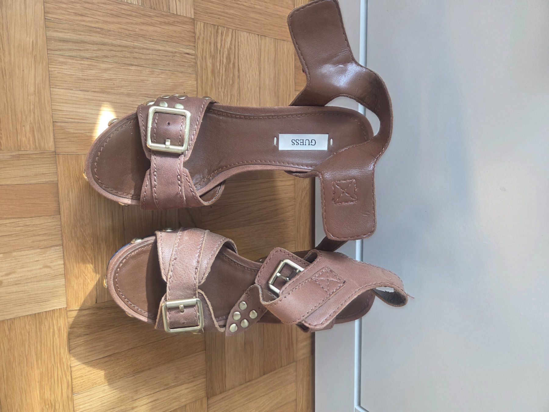 Scarpe da donna: Guess Keilsandalen, braun, Gr. 35 – Usato da Regensdorf venduto da sar_895z