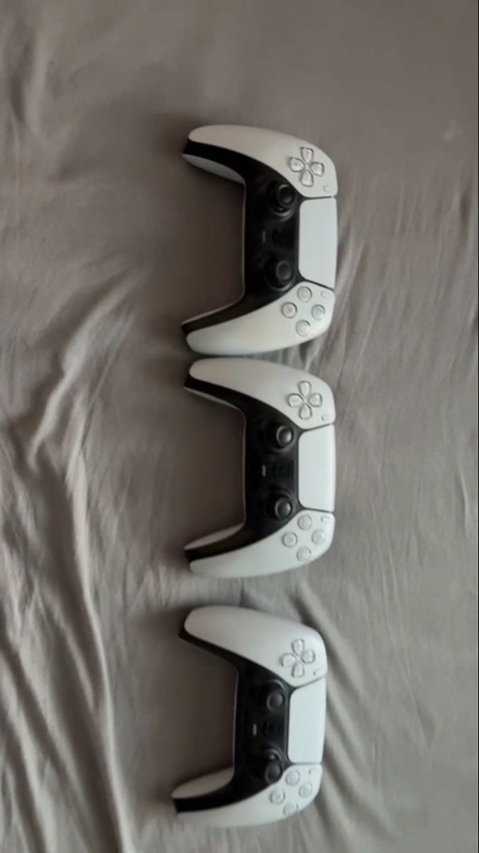 Sony Controller: 2 defekte und 1 funktionsfähige Ps5 Controller – Difettoso da Turbenthal venduto da mra_nkb5