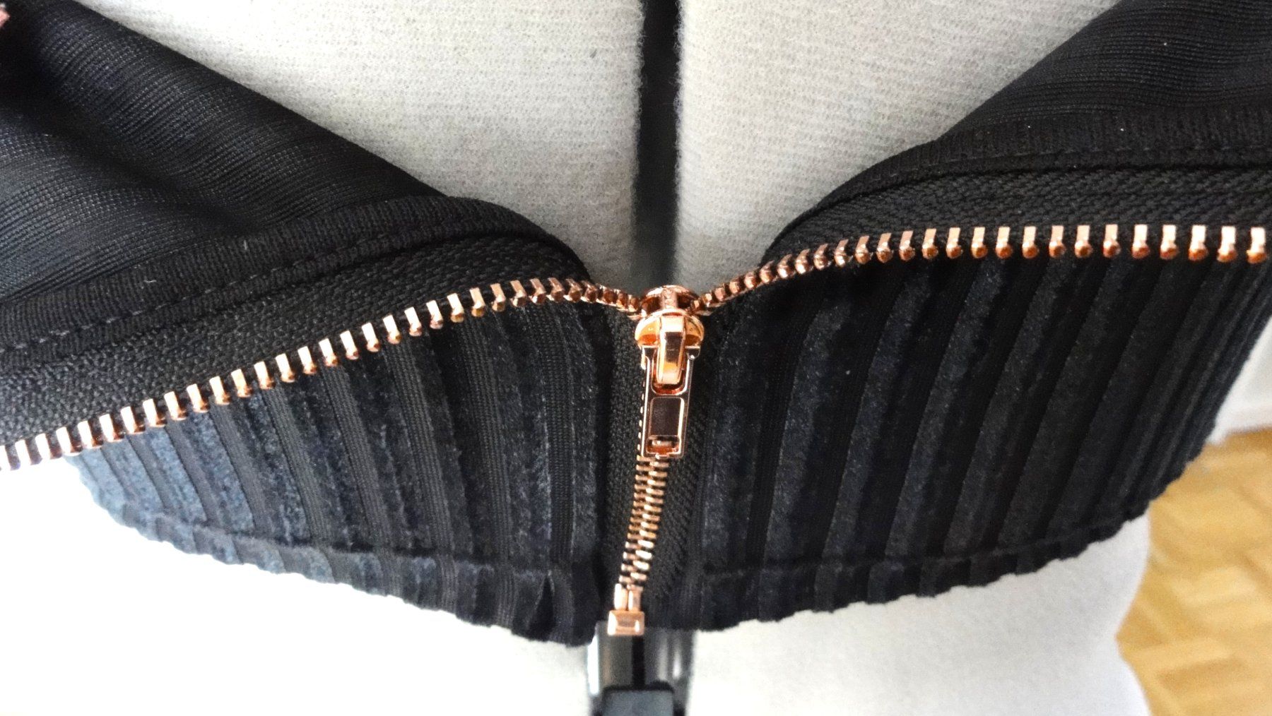 Altra biancheria intima: Bralette, schwarzer Samt, Gr. S – Usato da Samedan venduto da chickenrun01 2