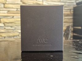 Hochwertige Uhrenbox der Marke IWC