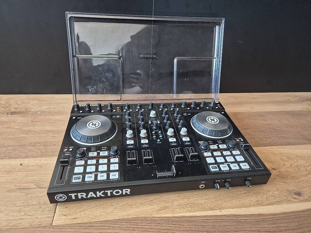 Console di mixaggio: Mischpult TRAKTOR Kontrol S4 MKII – Usato da Frauenfeld venduto da Sttmusic