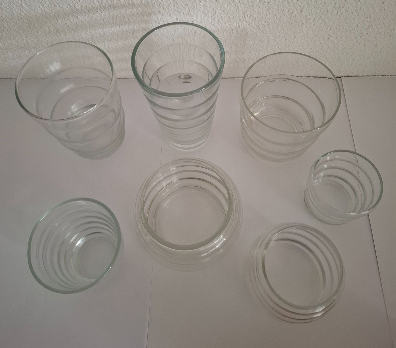 Bicchieri: 7 Gläser oder Vasen aus Glas mit Rillenmuster ca. 1960-1980 – Usato da Rothrist venduto da Clanx 1