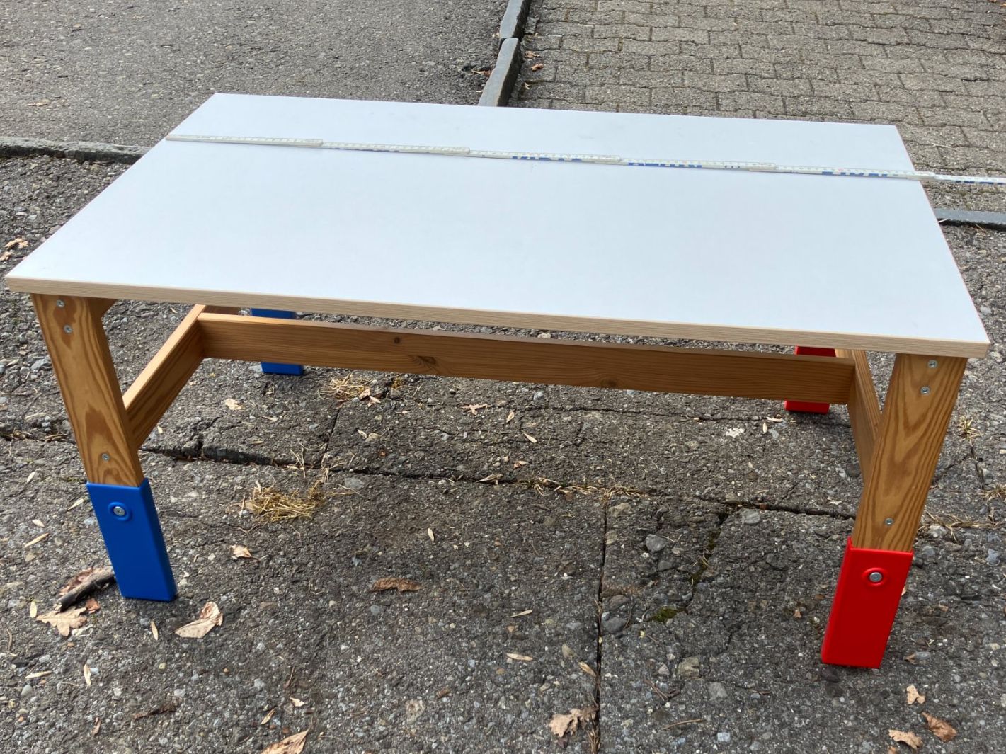 Tavoli: Kindertisch aus Holz – Usato da Sattel venduto da Pinggi7 2
