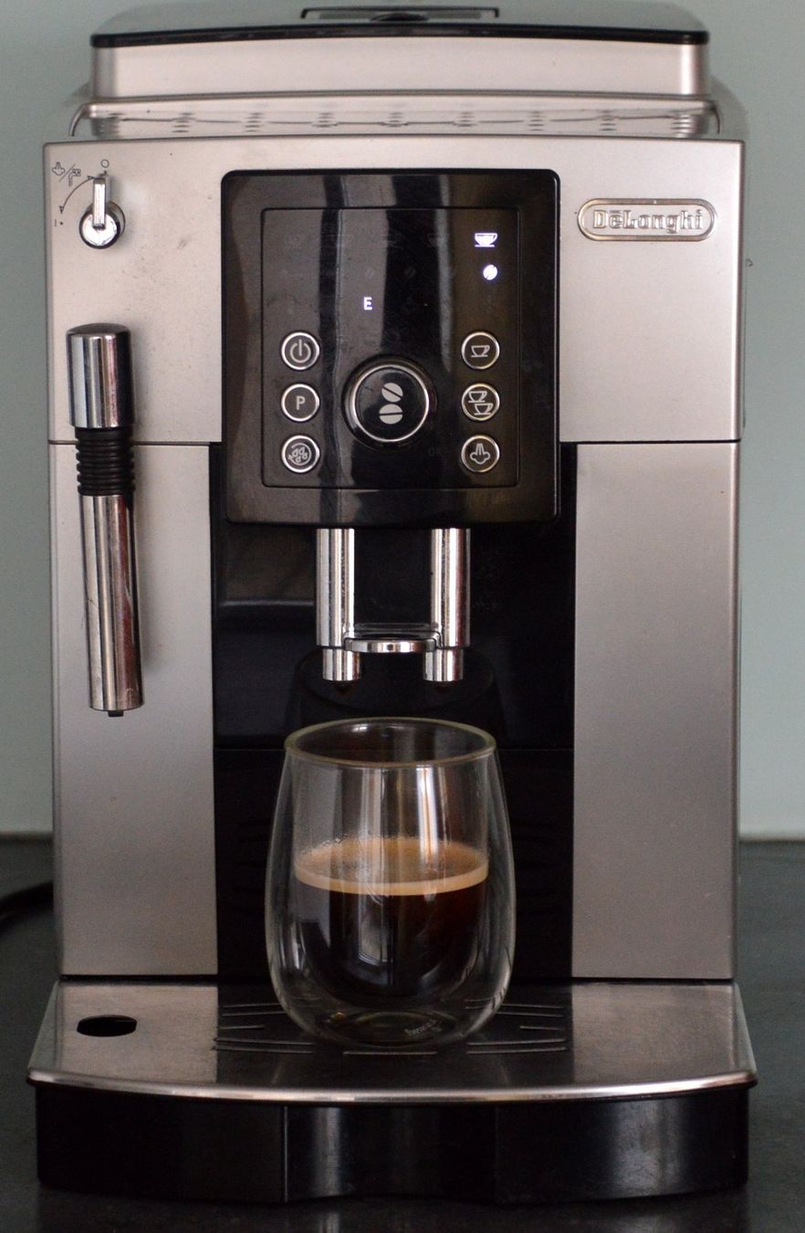 De'Longhi Macchine per caffè & Macchine per espresso: Kaffeemaschine DeLonghi ECAM 24.210.SB machine à café – Usato da Collonges venduto da arashee