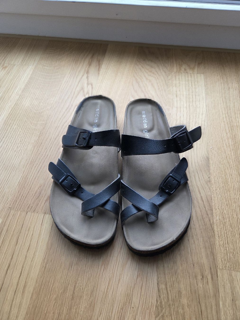 Scarpe da donna: Zehensandalen Gr. 37 – Usato da Kriens venduto da ..stx.. 1