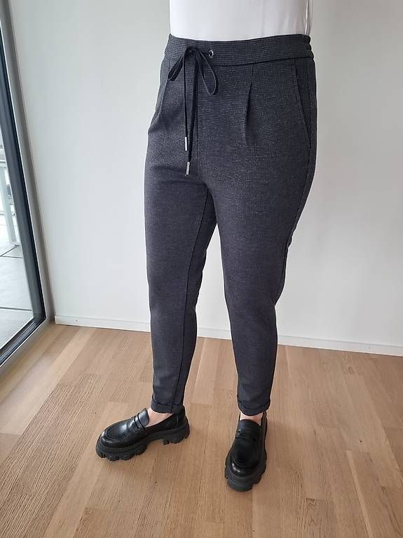 Pantaloni: Stoffhose von Esprit, Gr.36 – Usato da Ostermundigen venduto da d-p73