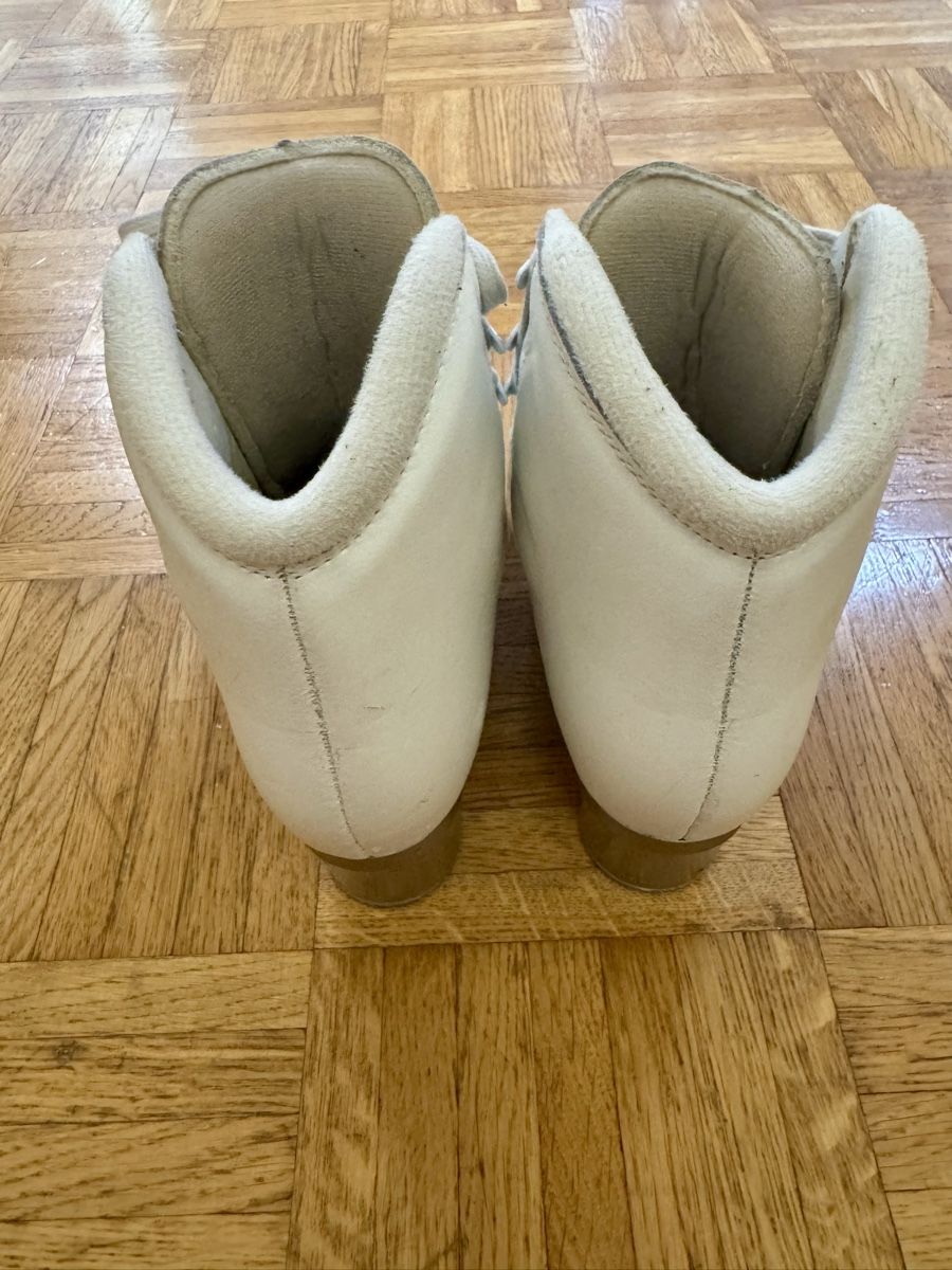 Edea Schlittschuhe: Edea Chorus 255 B Schlittschuhe Gr. 38 – Gebraucht aus Gland von kimi85 1