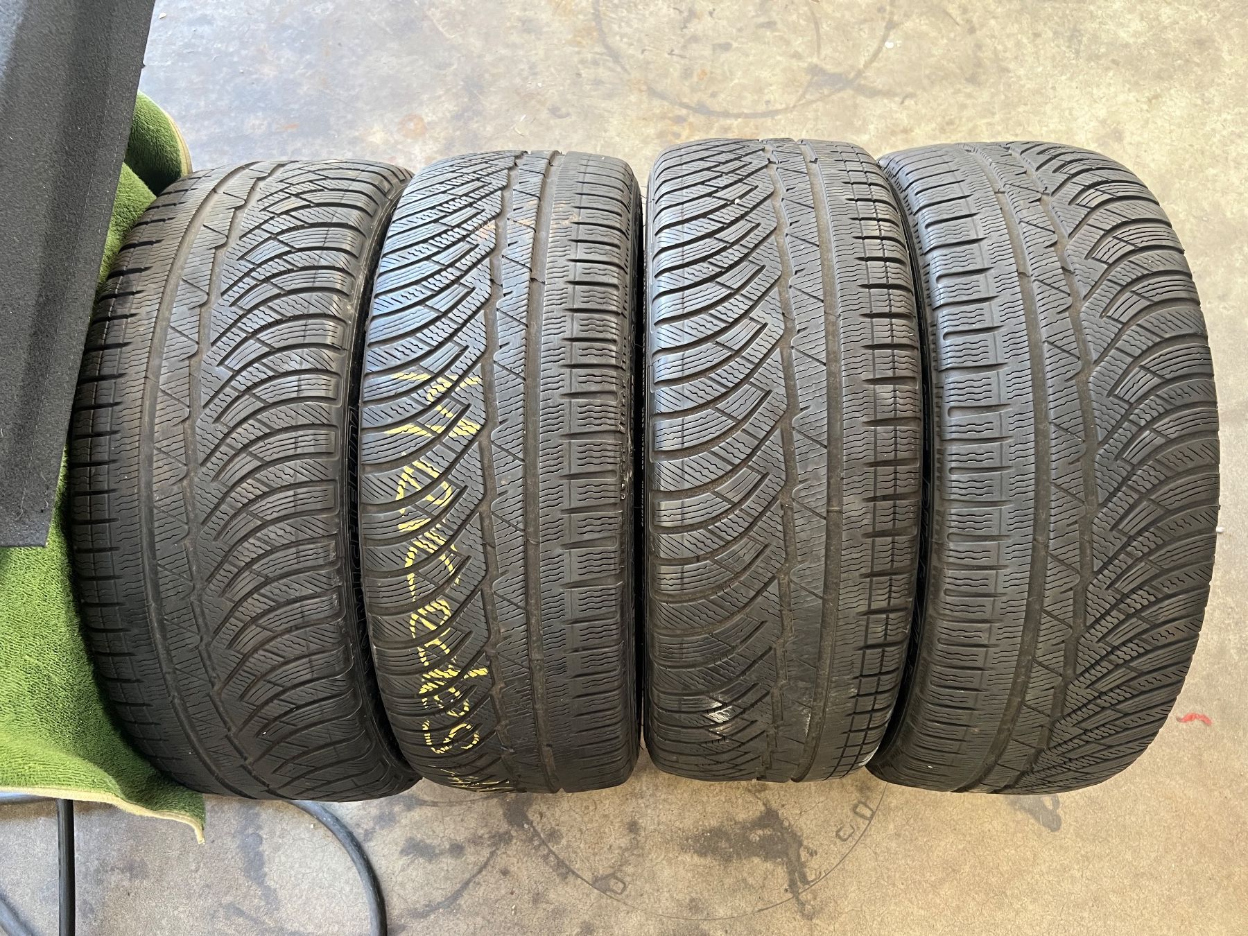 Michelin Pneumatici & Ruote complete: Winterreifen 225/45/R18 95V – Usato da Feuerthalen venduto da ItsKruusty 1