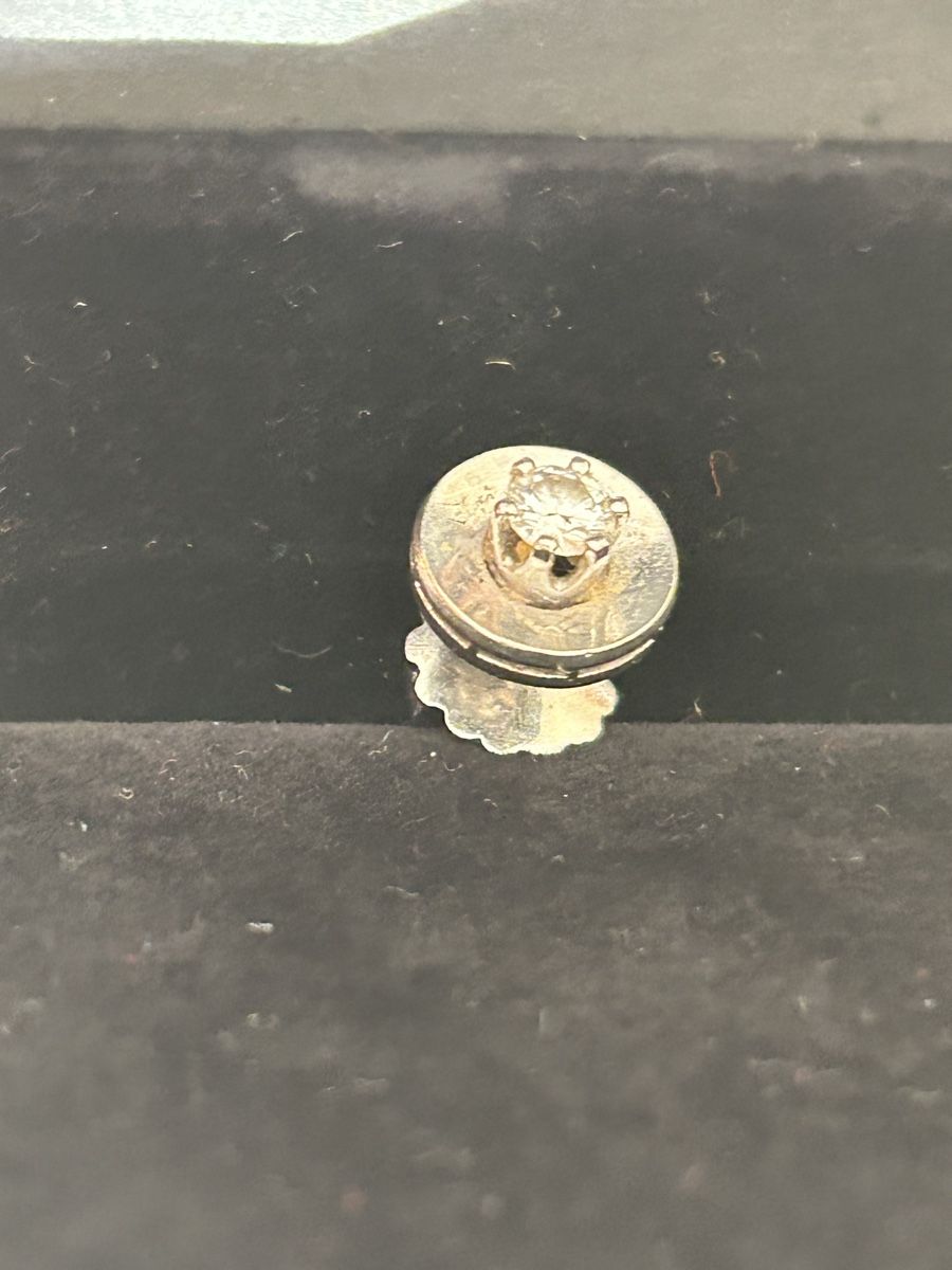 Ohrringe & -stecker: Gold Ohrstecker mit diamanten Steinen – Gebraucht aus Roggwil BE von Viking72 5