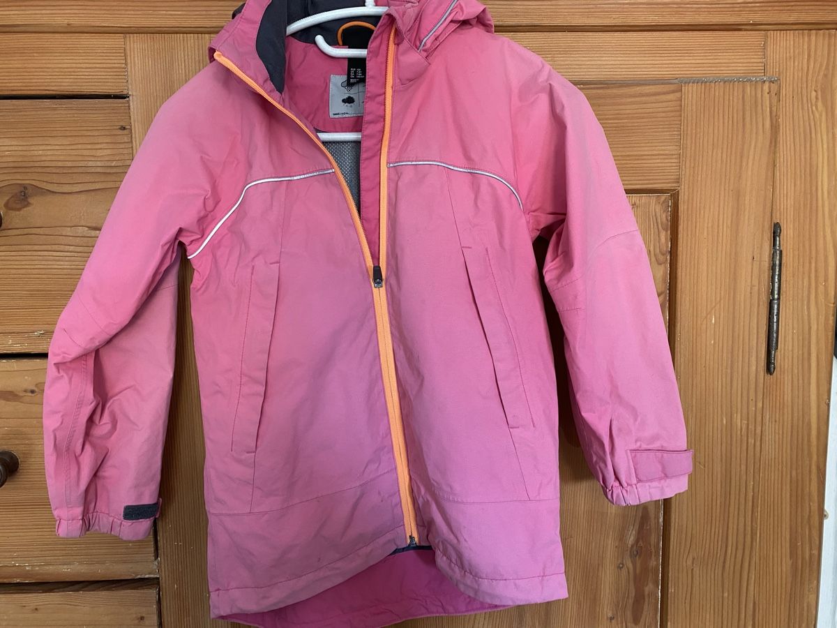 H&M Giacche & Cappotti: Pinke Mädchen Regenjacke Grösse 128 – Usato da Volketswil venduto da Stutzmeili