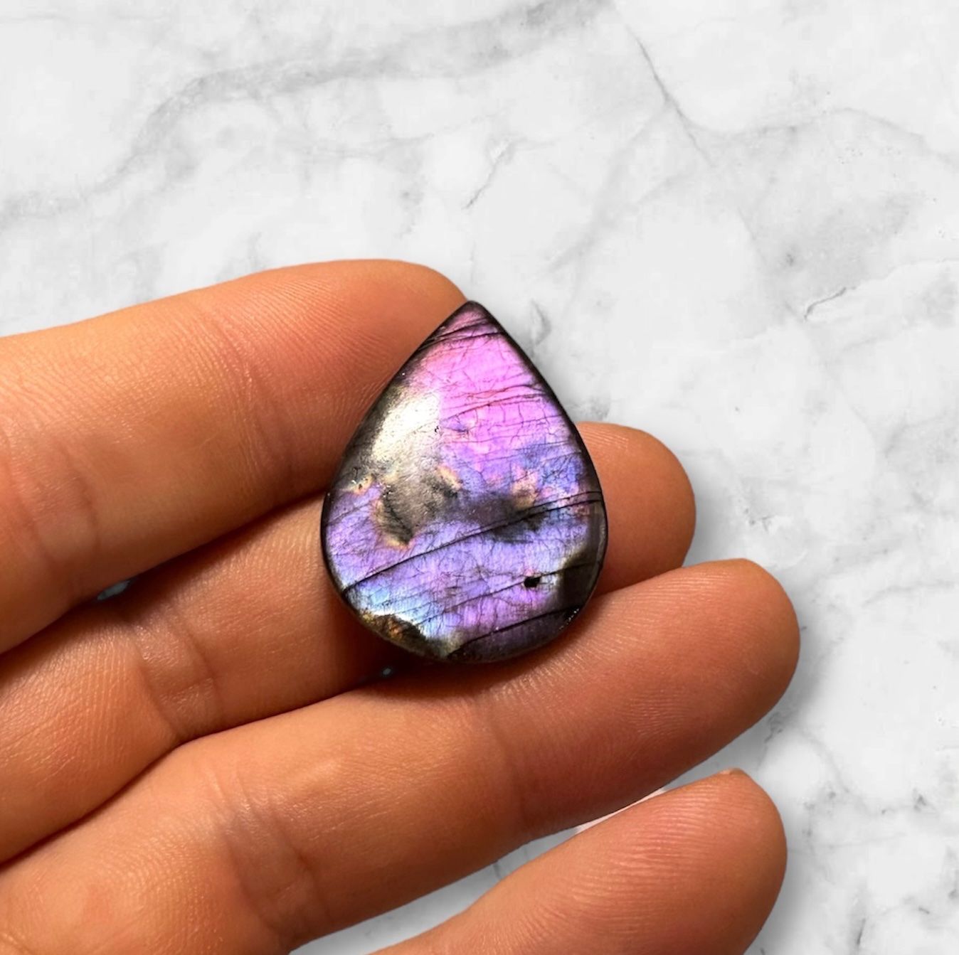 Minerali & Pietre curative: Labradorit Cabochon wunderschön in Violett, 40ct – Nuovo e nell'imballaggio originale da Männedorf venduto da cab_cb8m