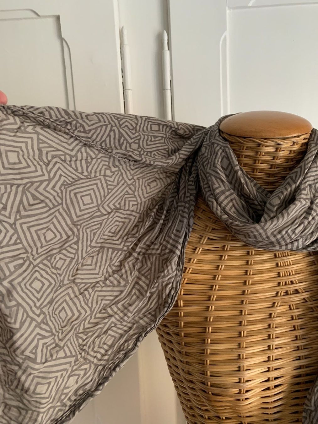 Foulards & écharpes: Schal Tuch taupe gemustert – D'occasion à Zürich par Diazaio 2