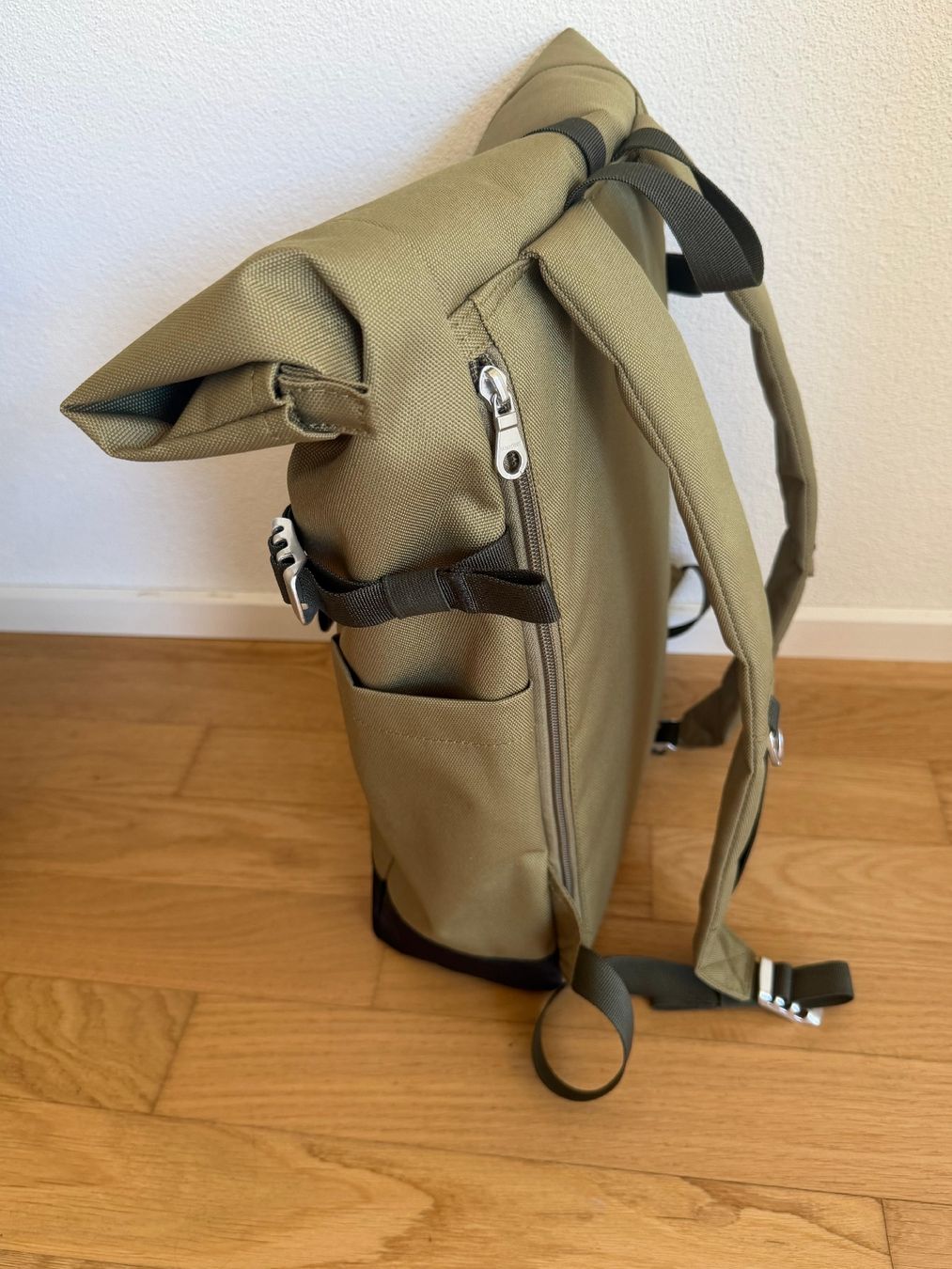 Sandqvist Zaini: Sandqvist Backpack Roll Top Icon Khaki New Condition – Nuovo (secondo la descrizione) da Zürich venduto da Lili.bp 4