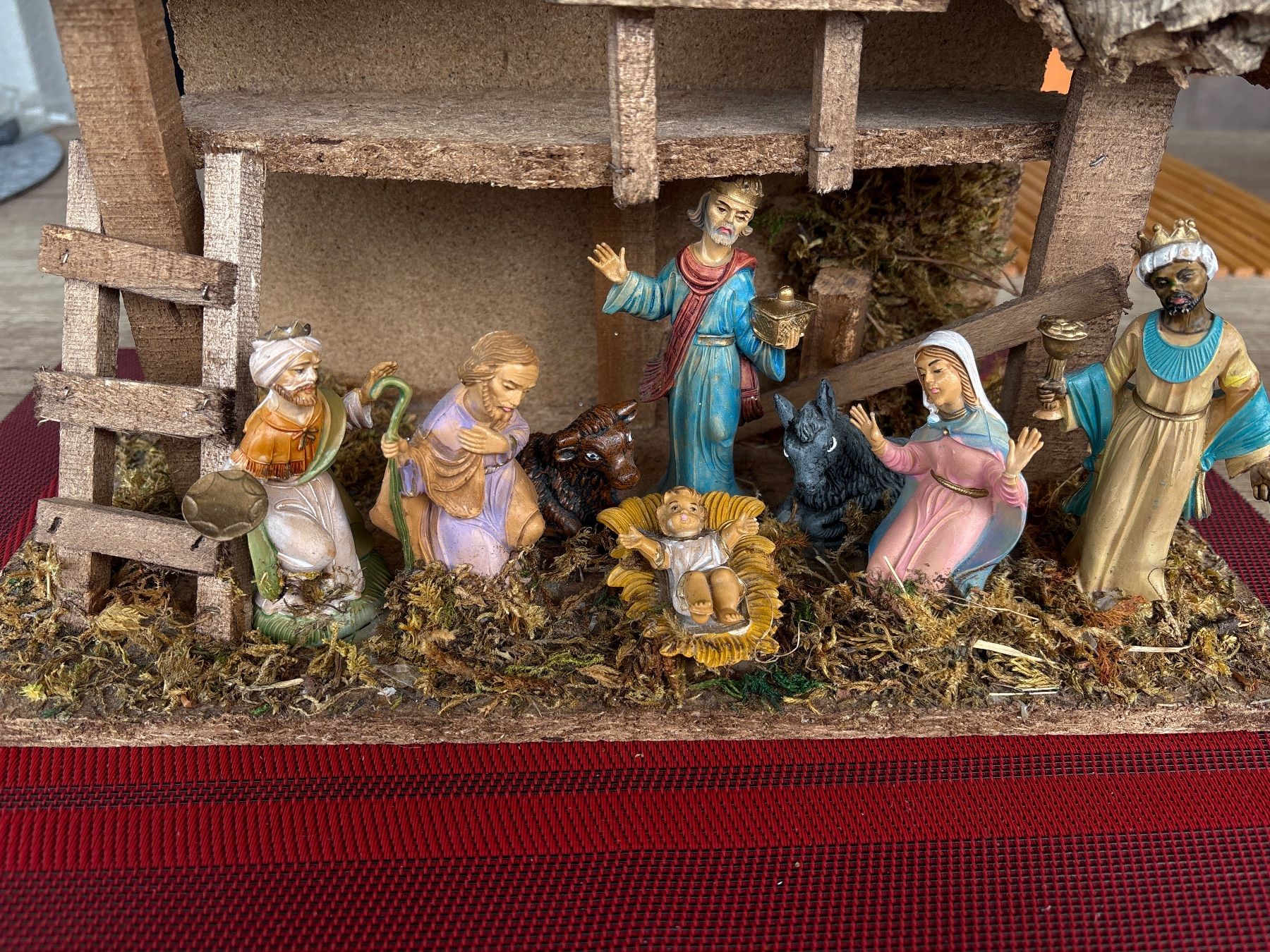 Toutes les décorations: Weihnachtskrippe mit Figuren – D'occasion à Schübelbach par S1CH 1