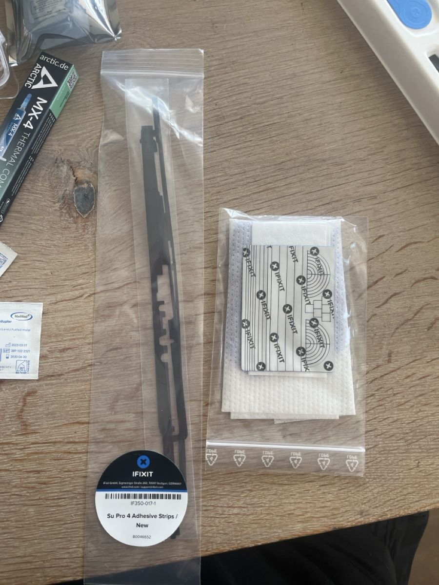 Microsoft Batteries: Ifixit Surface Pro 4 Battery/ Fix kit – Neuf avec emballage d'origine à Uster par Rubik 3