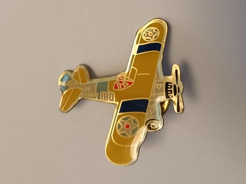 Placchette & Badge: Pin Army Flugzeug - Box 23 – Usato da Köniz venduto da Pinscollect