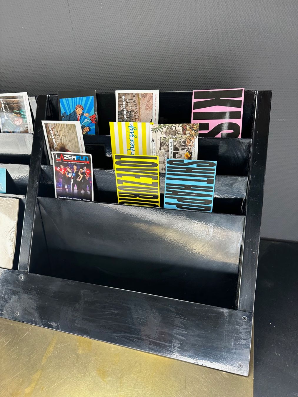 Allestimento di negozi e stand fieristici: Display, Kartenständer, Prospektständer, Verkaufsdisplay – Usato da Laufenburg venduto da Sirluger 1