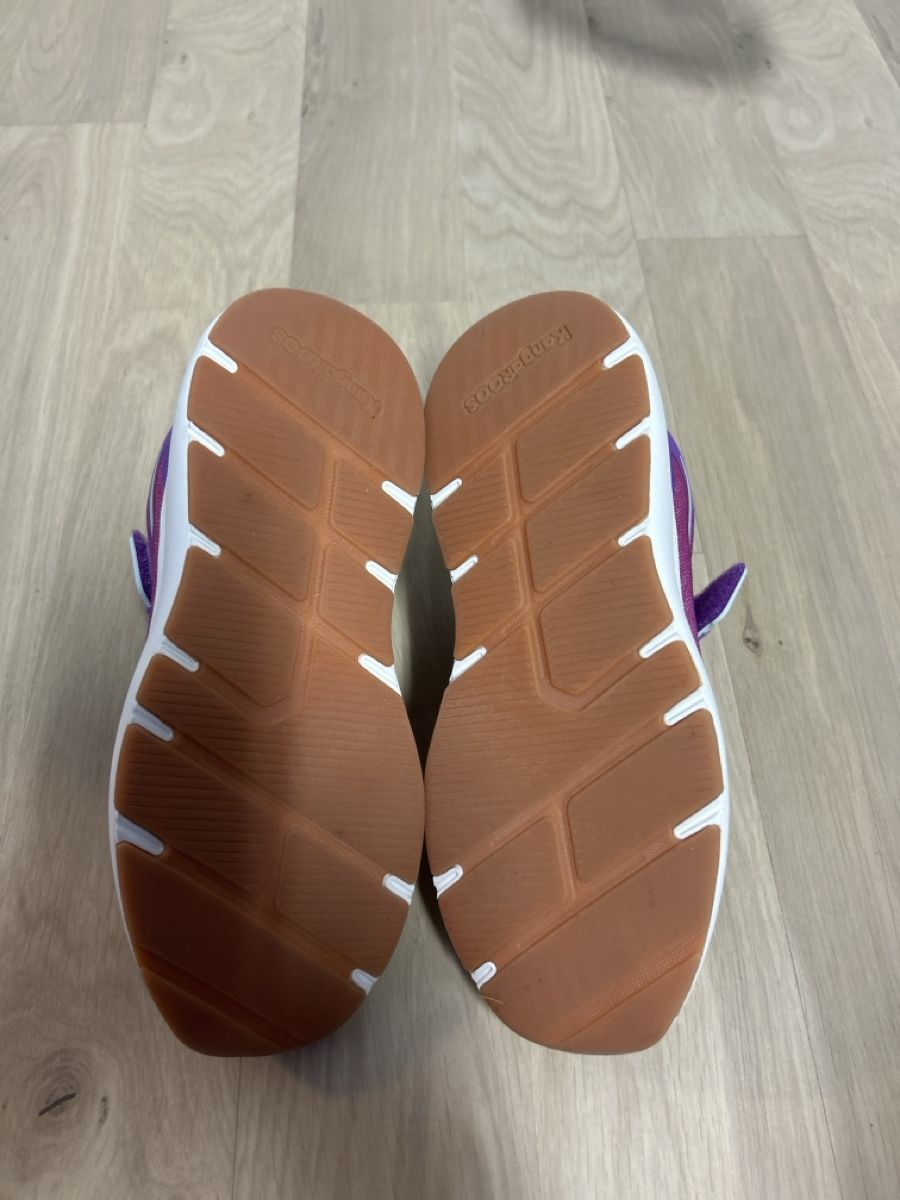 Dosenbach Scarpe per ragazze: Hallenschuhe kangaroos Grösse 36 – Usato da Fischbach- Göslikon venduto da Rommel 1