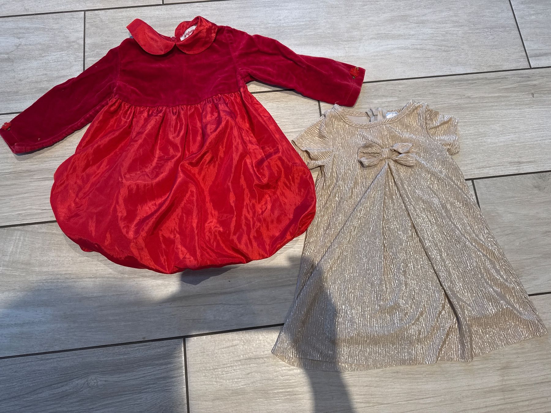 Kleider & Röcke: Elegante festliche Mädchen Kleider 92 – Gebraucht aus Gelterkinden von Familienferien