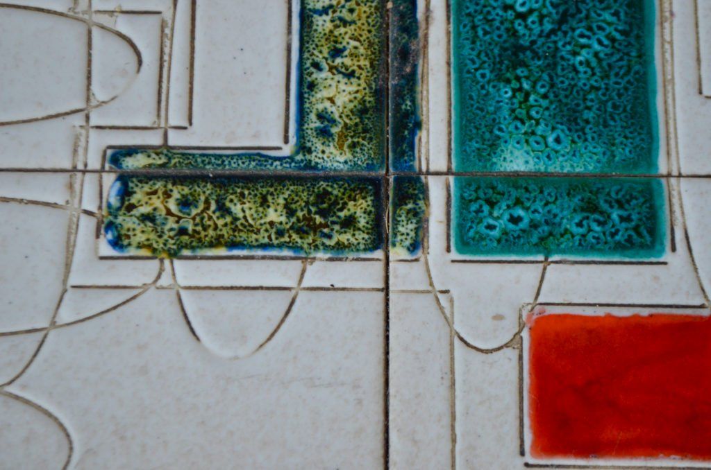 Tavoli: Table basse en céramique au décor abstrait multicolore – Usato da COLMAR venduto da Sophiebellelurette 4