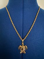 Kette mit Schildkröten-Anhänger (Perlmutt & Stainless Steel)