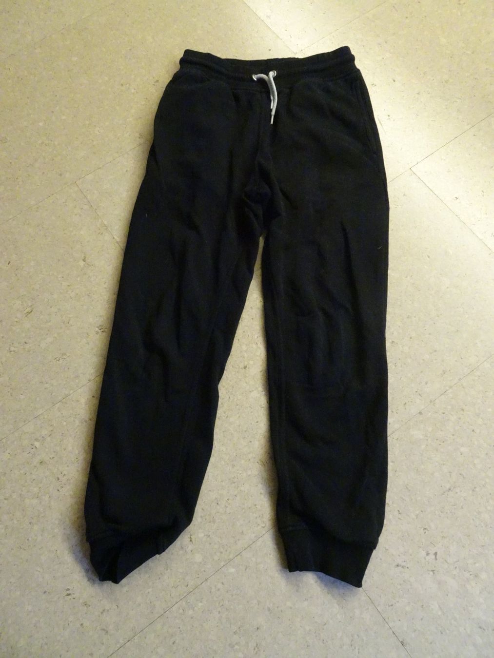 H&M Pantaloni: Trainingshose – Usato da Münchenbuchsee venduto da Yothu