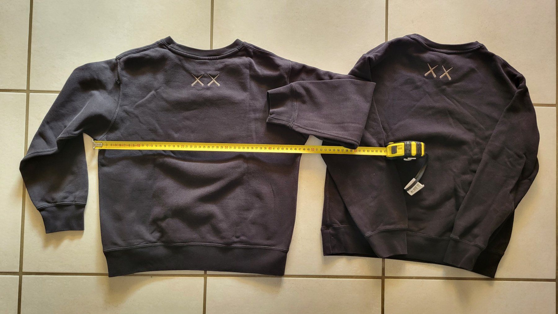 Pulls & Sweat-shirts: 2 Pullover Uniqlo UT KAWS Grösse 150 – D'occasion à Konolfingen par Chonu 1