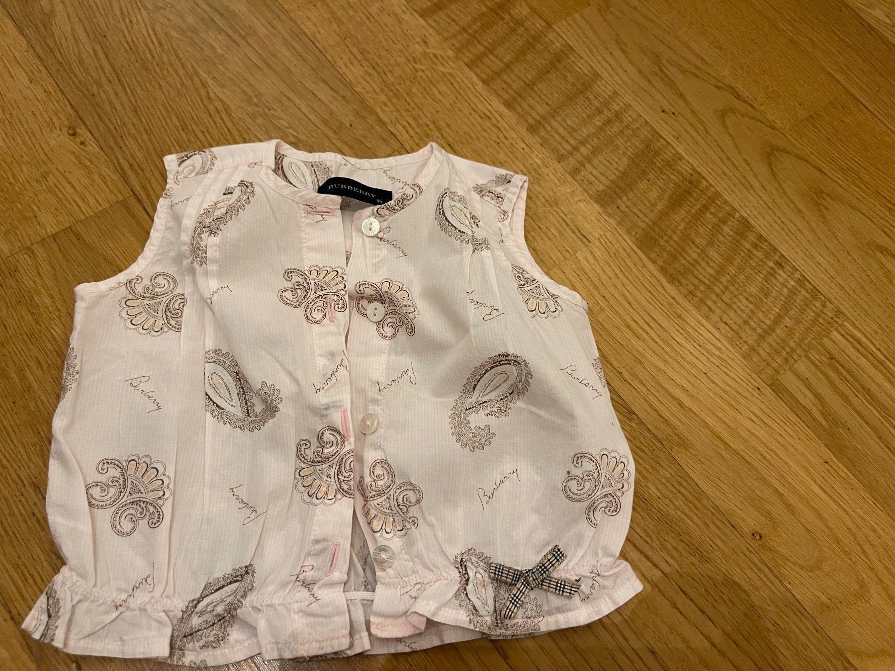 Camicie, Top & T-shirt: Burberry  Baby cropped 6Mt – Usato da Zürich venduto da Bybyana