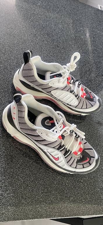 Chaussures hommes: Air Max Nike  – D'occasion à Areuse par Nic_wd9n 1